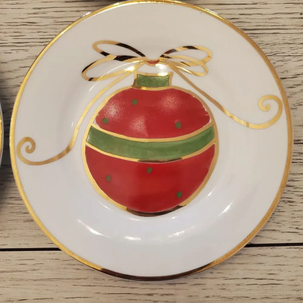 Pier 1 Christmas Gold Rim Dessert/Appetizer Plates Star Tree Ornament Reindeer 4